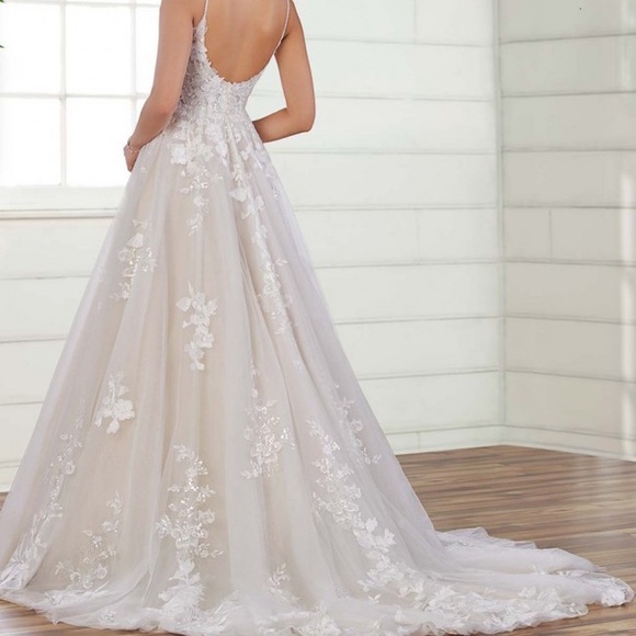 Essense of Australia D3032 - Picture 6 of 8